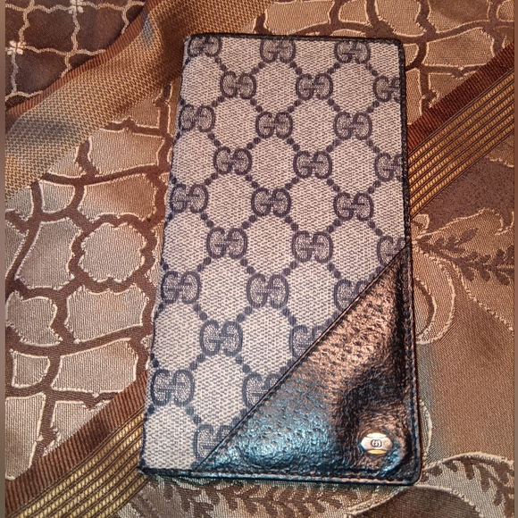 Gucci Accessories - VINTAGE GUCCI ACCESSORY COLLECTION CHECKBOOK HOLDER